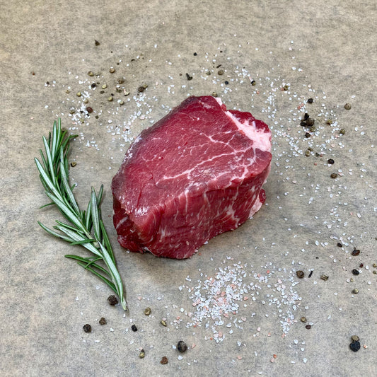 Rinderfilet Steak mit Rosmarin, Salz und Pfeffer